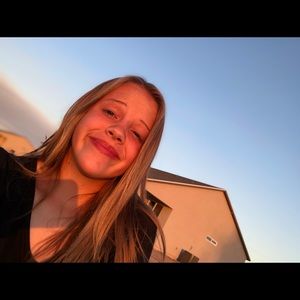 Meet your Posher, Emilee